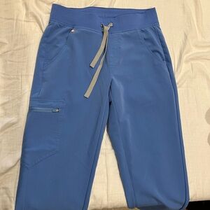 Ceil Blue Figs XS scrub bottoms